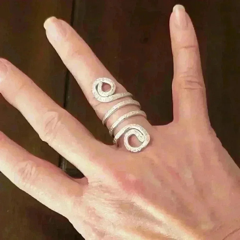 Hand Crafted Silver Ring - Picture 2 of 2